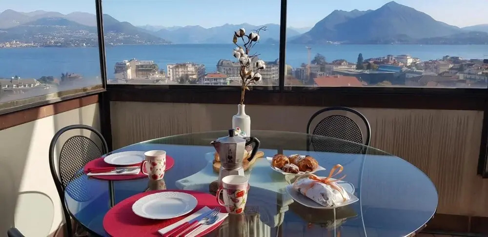 Terrace Lake View apt in Stresa With Lake View
