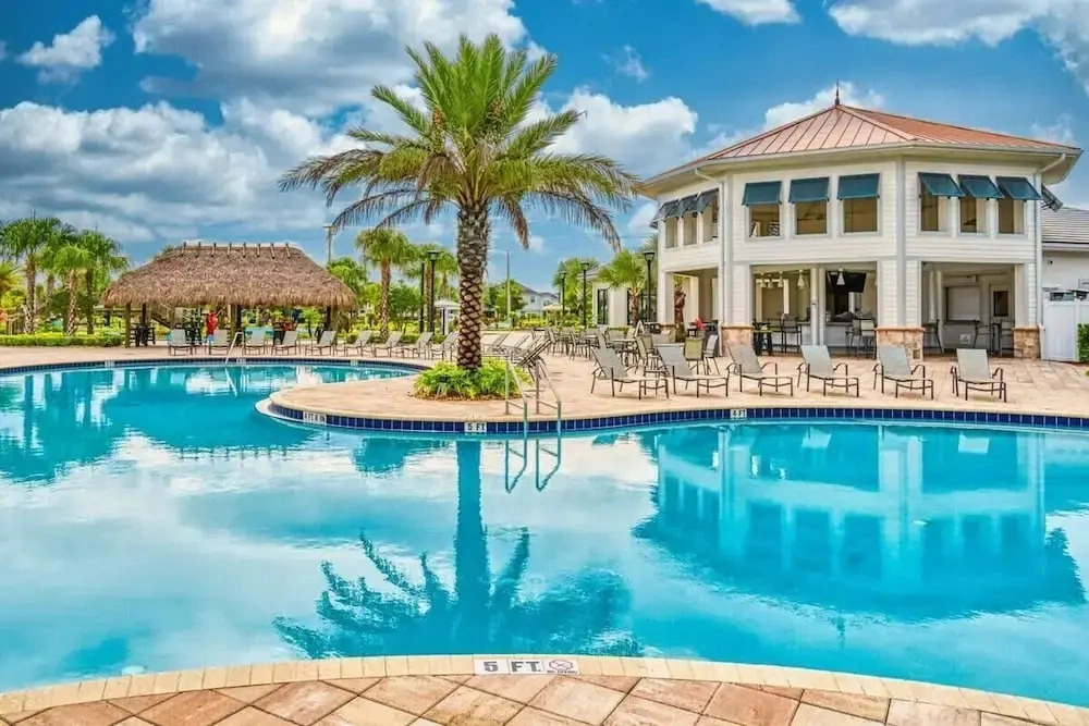 Luxury, Corner Lot, Pond View Vacation Home