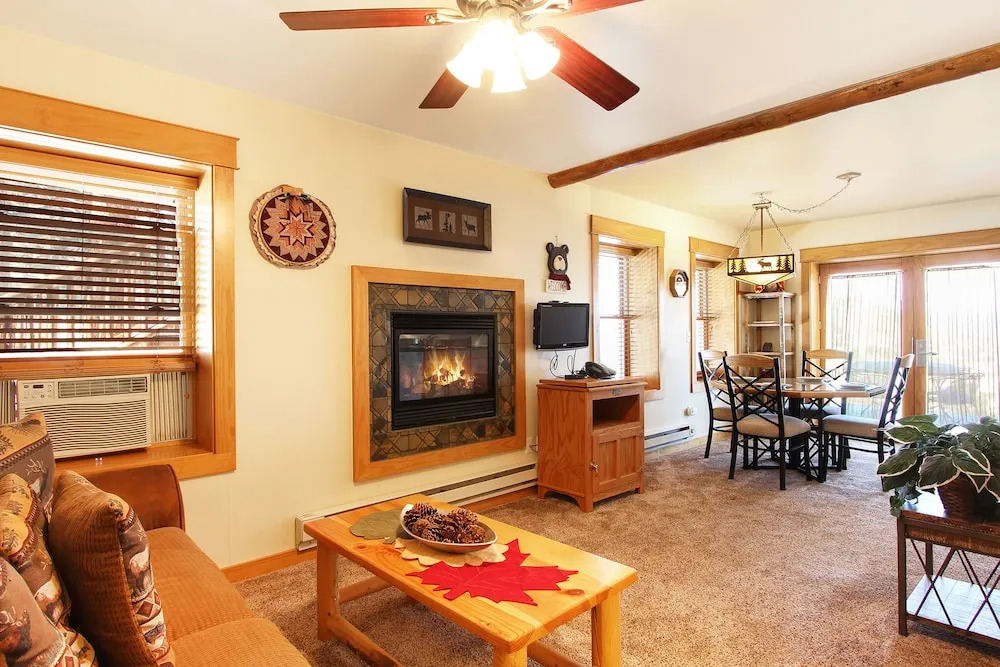 Little Matterhorn 17A 1 Bedroom Condo by RedAwning