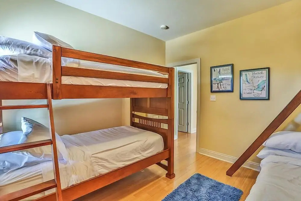 LIVIN THE DREAM 4 Bedroom Holiday Home by Five Star Properties