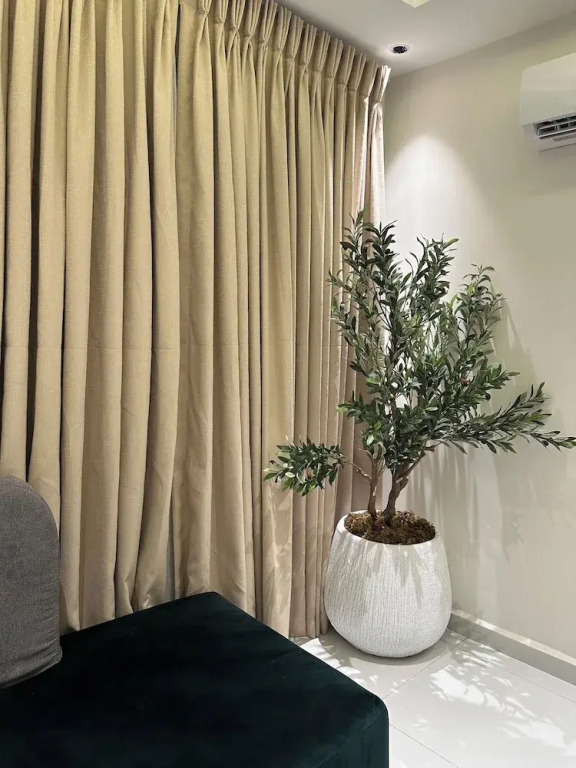 Greyfield Apartment Annex