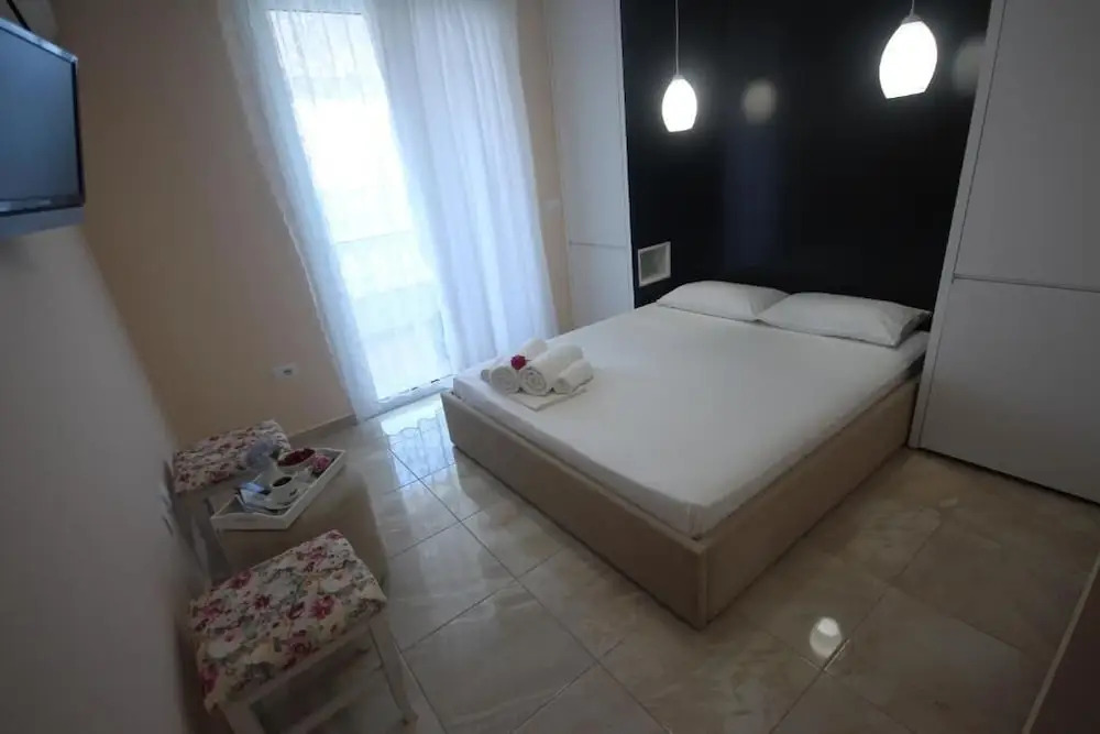 Vila e Bardhe Butique Hotel