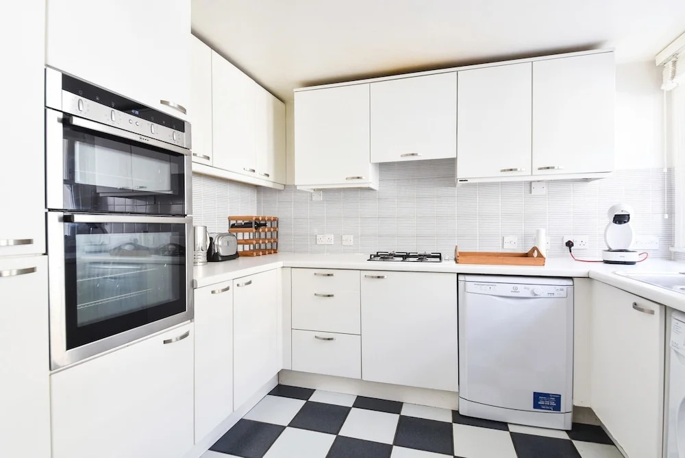 Spacious 3 Bedrooms House in Central London