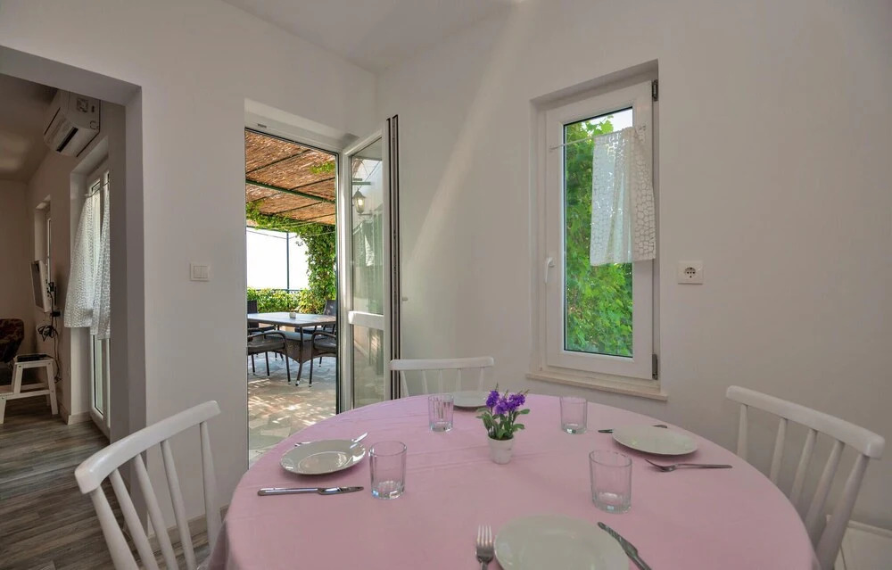 Nice Home in Podgora With Wifi and 2 Bedrooms
