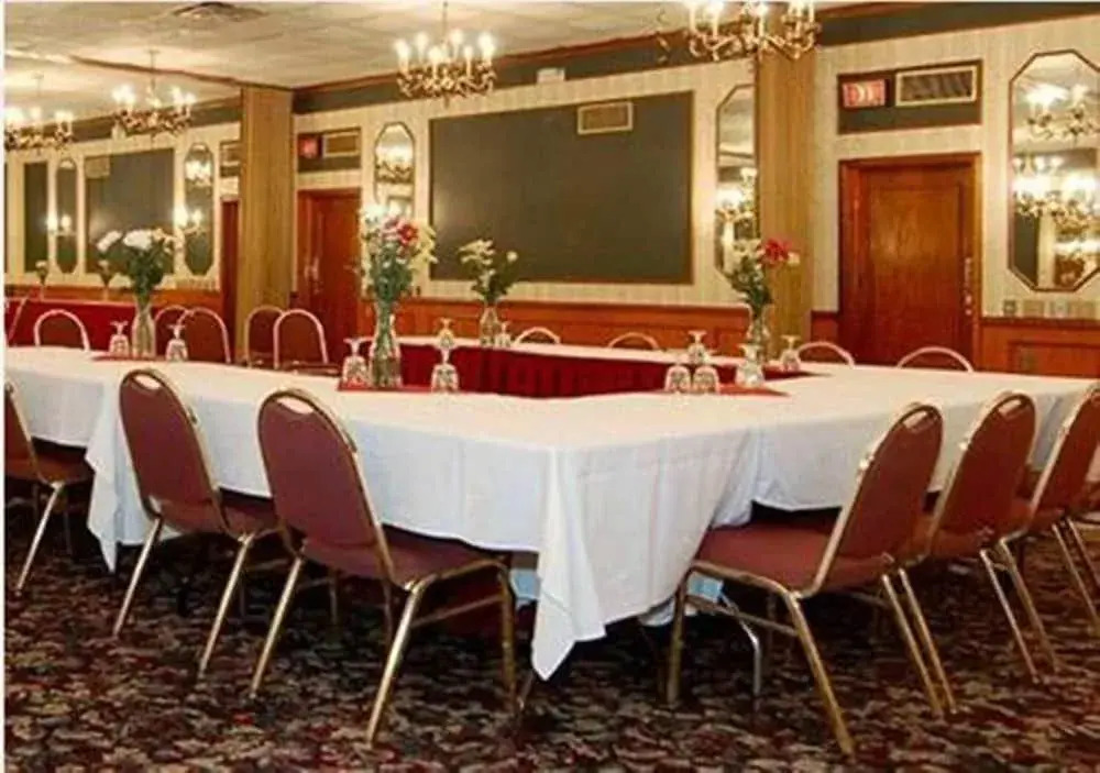 Red Carpet Inn & Suites