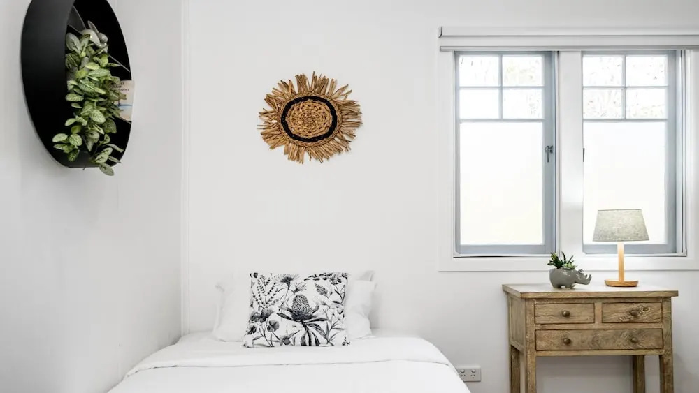 Alkira - Boutique cottage - Walk to Clarkes Beach
