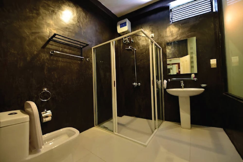 Katunayaka City Hub Hotel by Leeads