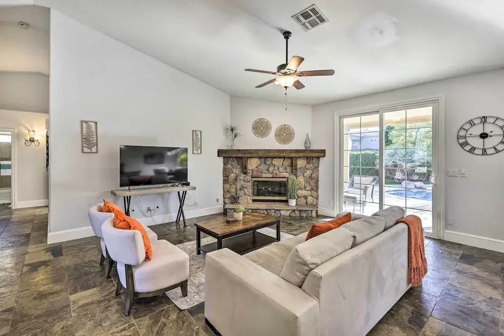 Tee Off, Relax Poolside! Family Home in Scottsdale
