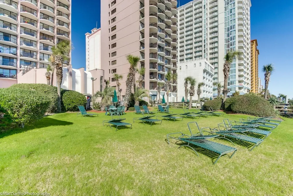Luxury 3BR at Palms by Hosteeva