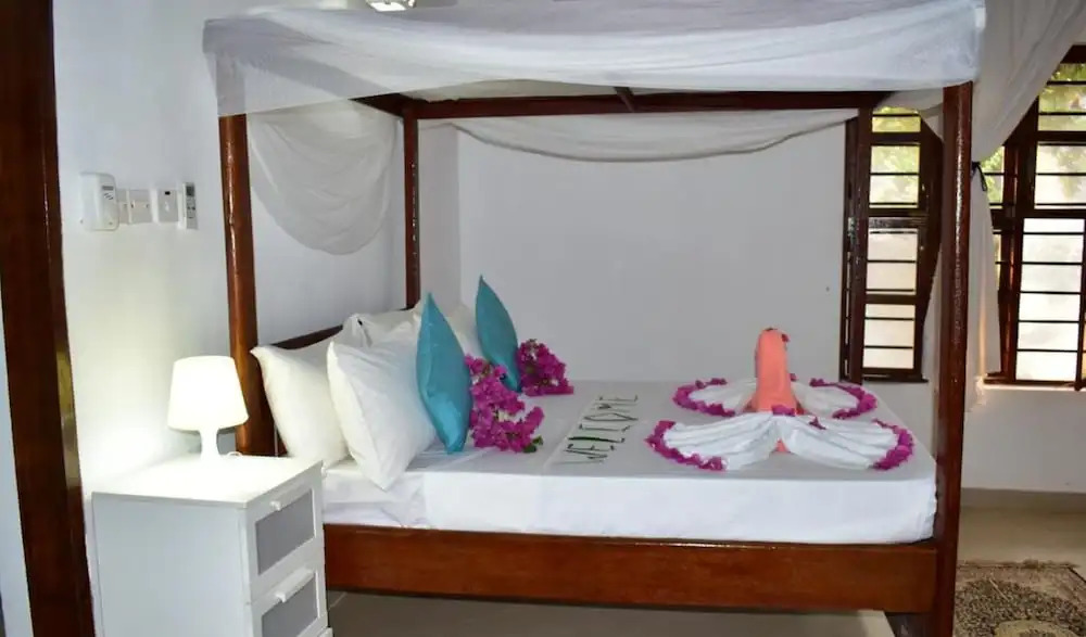 Room in Guest Room - Romantic Room With Access to Beach Ideal for 2 Guests, in Kigomani, Zanzibar
