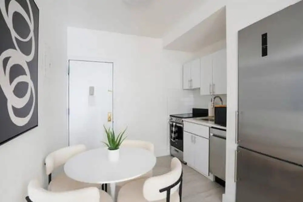 444-2e Modern 2BR Hell s Kitchen