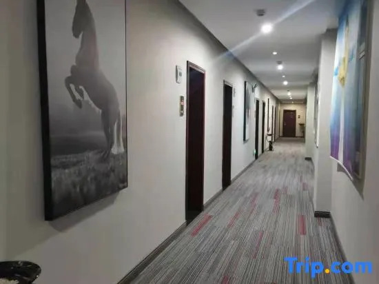 Junyi Chain Hotel (Tianmen baoan palza Store)