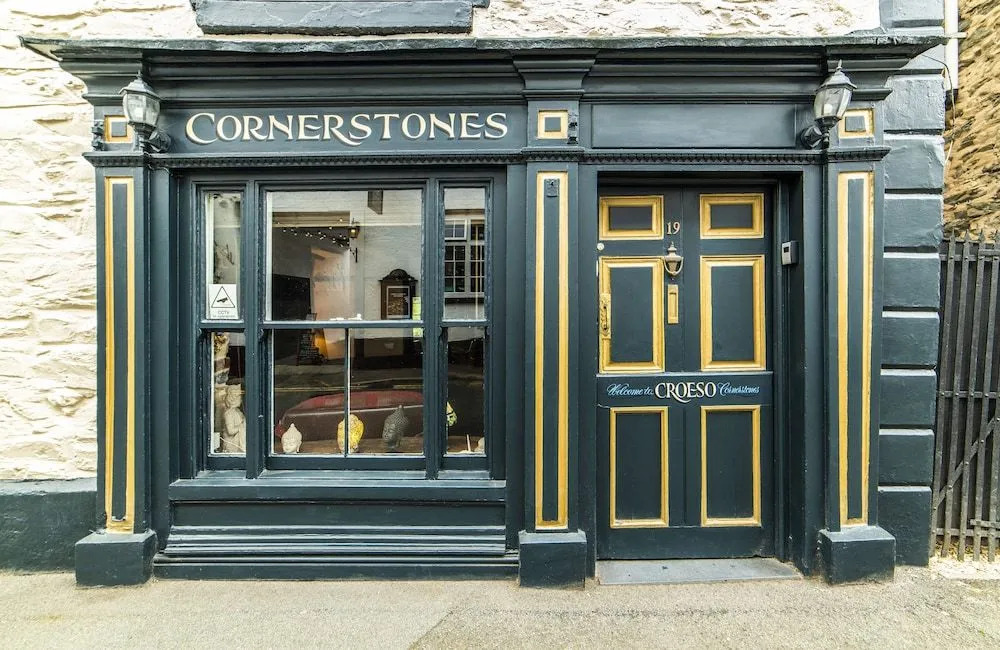 Cornerstones, 16th Century Luxury Self Catering House overlooking the River Dee