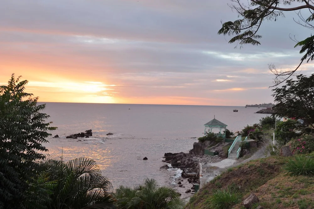 Bird Rock Beach Hotel