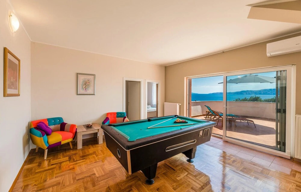 Nice Home in Novi Vinodolski With Wifi and 5 Bedrooms