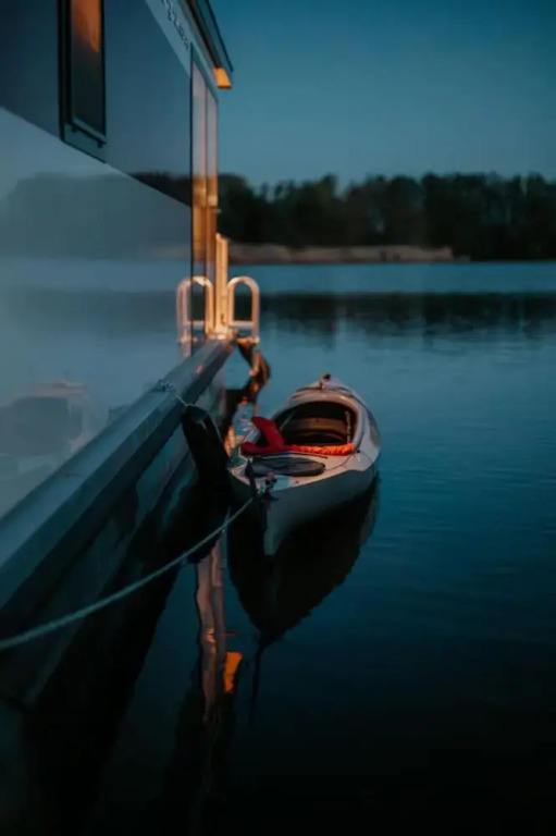 Havel Houseboat Serenity