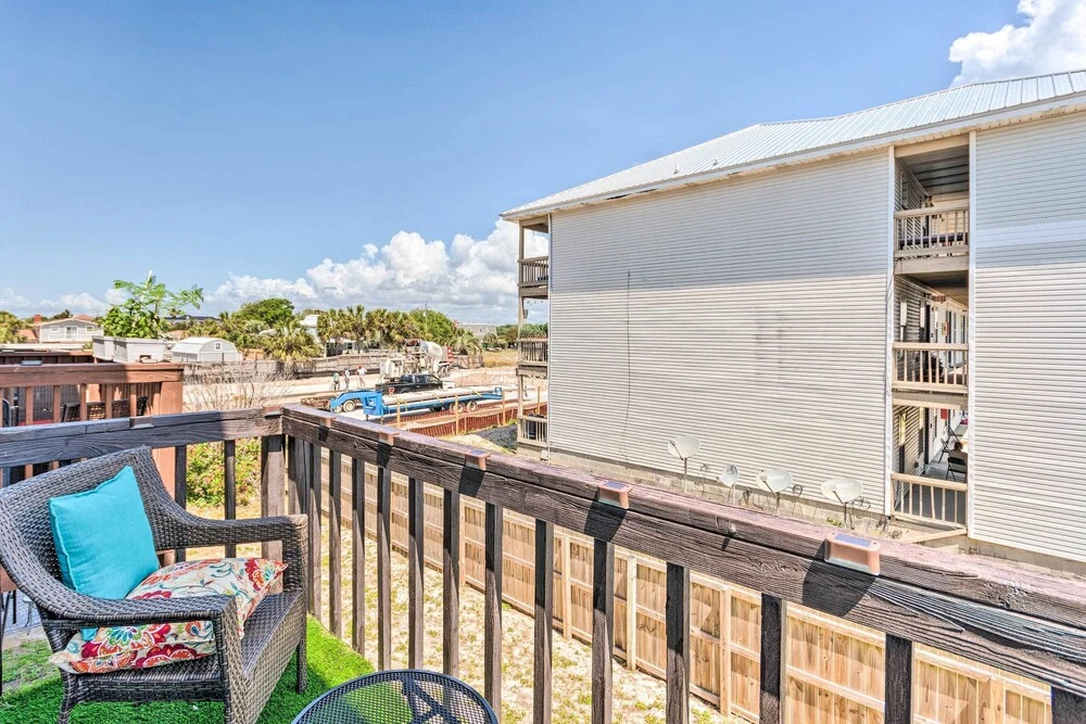 Chic Fort Walton Condo ~ 2 Blocks to Beach!