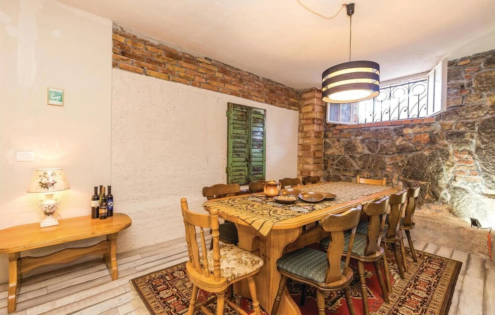 Amazing Home in Icici With Wifi and 5 Bedrooms