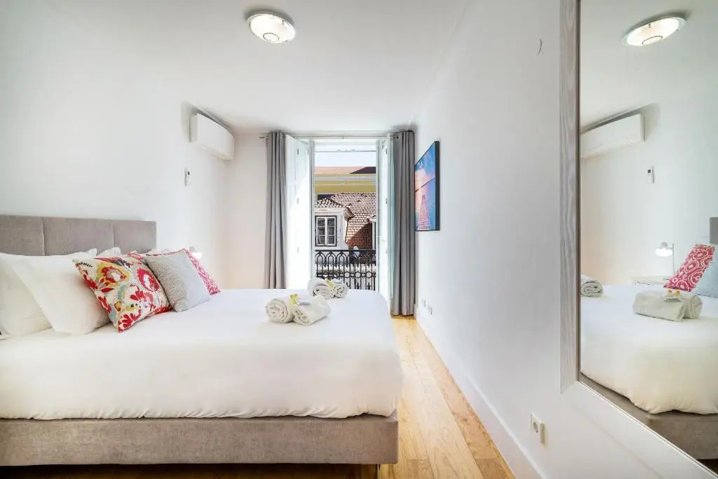 Amazing 1BDR Apartment in Chiado by LovelyStay