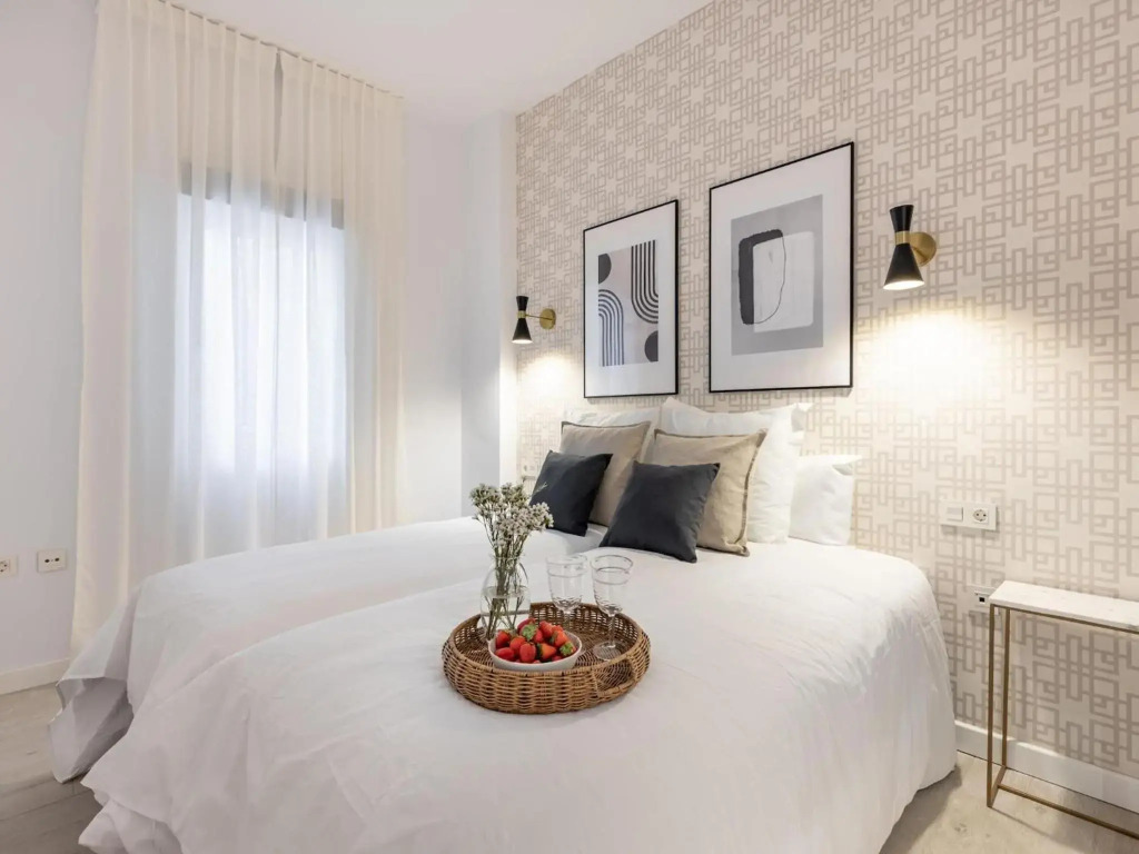 Central Stylish and Elegant 1 & 2 BR apartments I