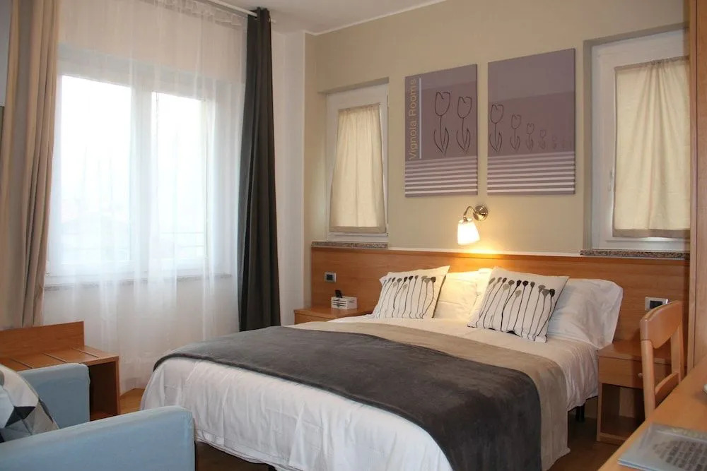 Vignola Rooms Avio