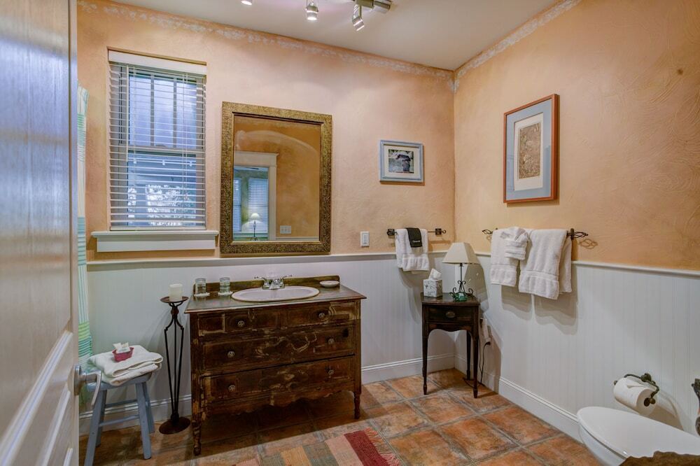 Anchor Inn NSB Bed and Breakfast