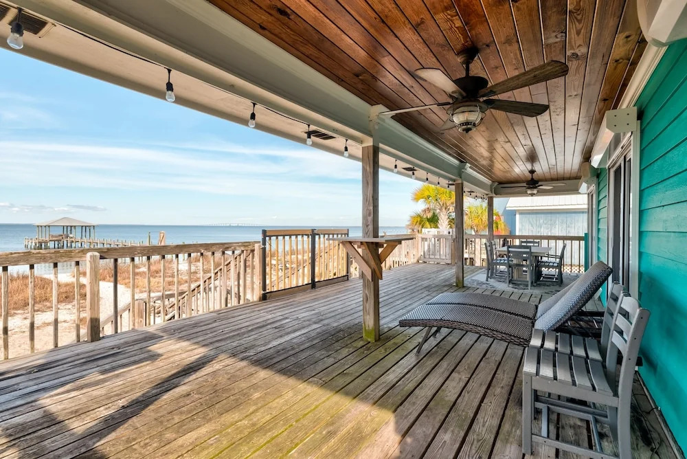 Chele's Bayside Cottage - 2304 Island Shores Dr 4 Bedroom Home by RedAwning