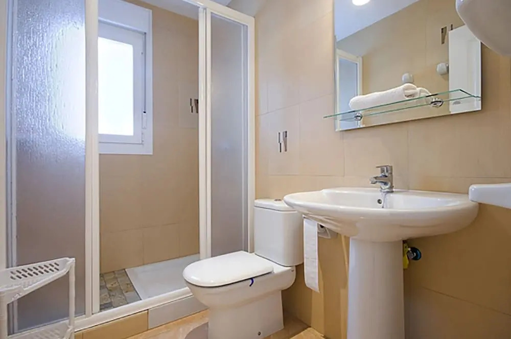 Villa - 6 Bedrooms with Pool and WiFi - 105005