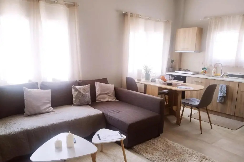 Xrysa's Central City Apartment