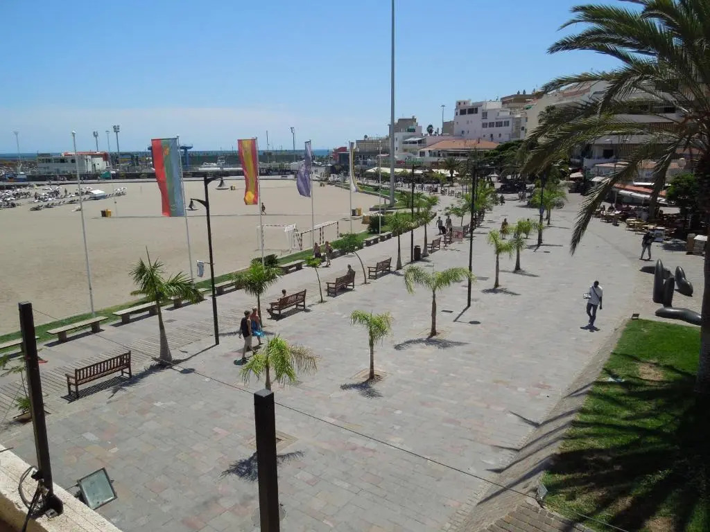 Castle Harbour with heated pool, only 700 meters to the beach, Wifi, balcony