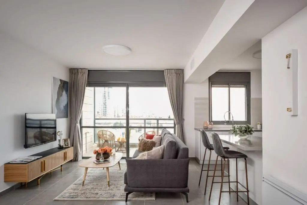 Deluxe 3 Bedrooms Flat in Residential Area