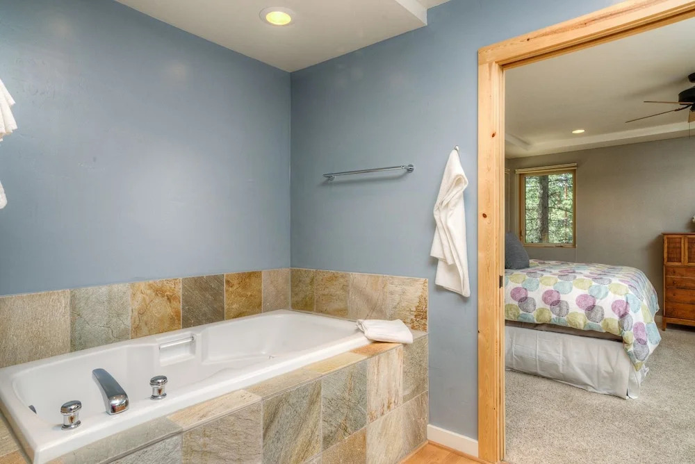 Chic 3BR in Truckee Tahoe Donner Access by RedAwning