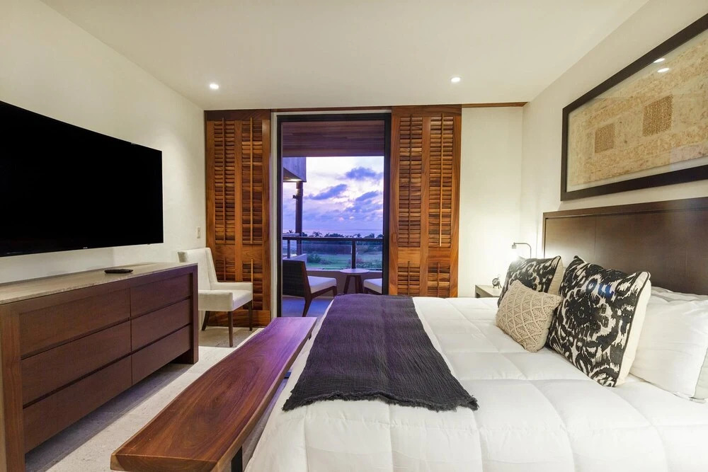 Sunny Vacation Condo 4