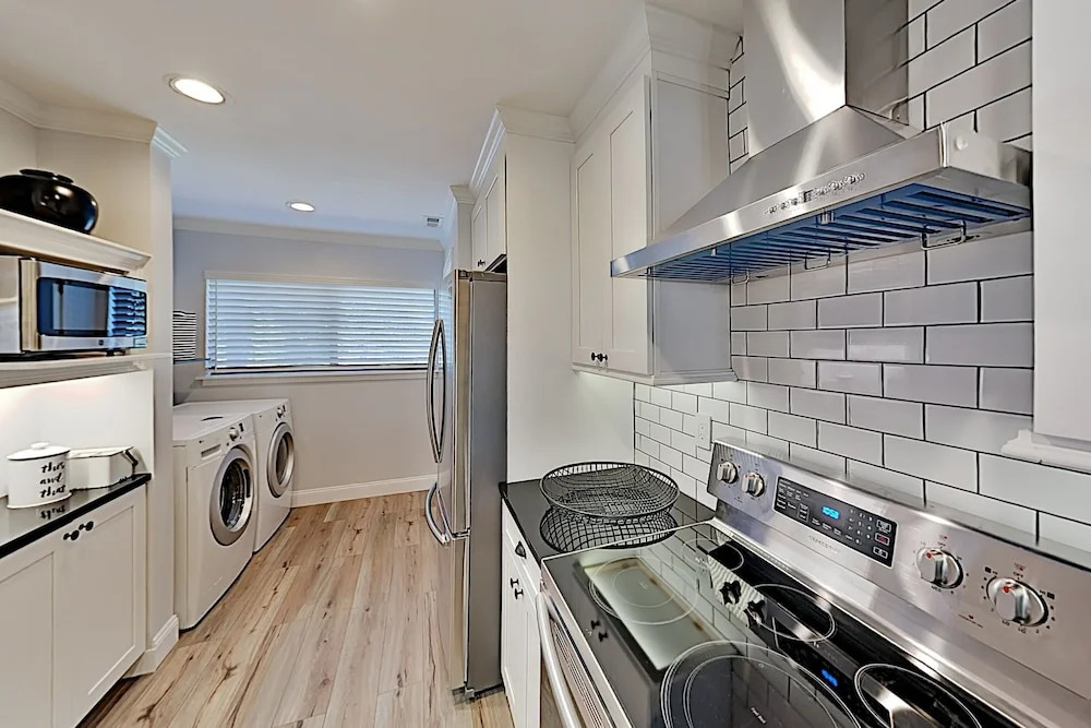 80courts 2 Bedroom Condo