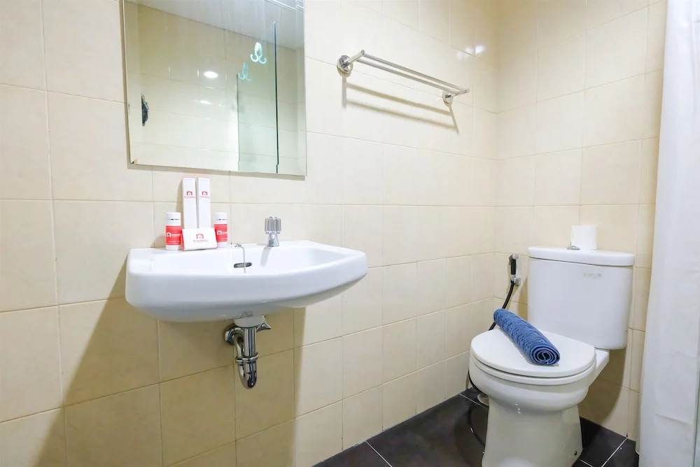 Pool View Cosmo Terrace Apartment at Thamrin City