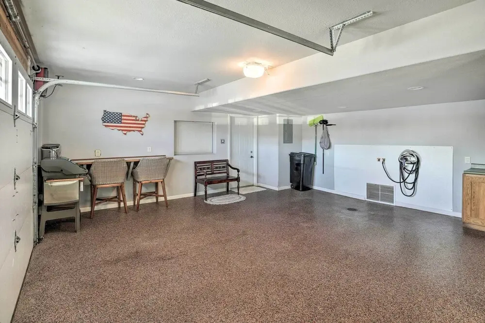 Regal River Retreat in the Heart of Yankton!