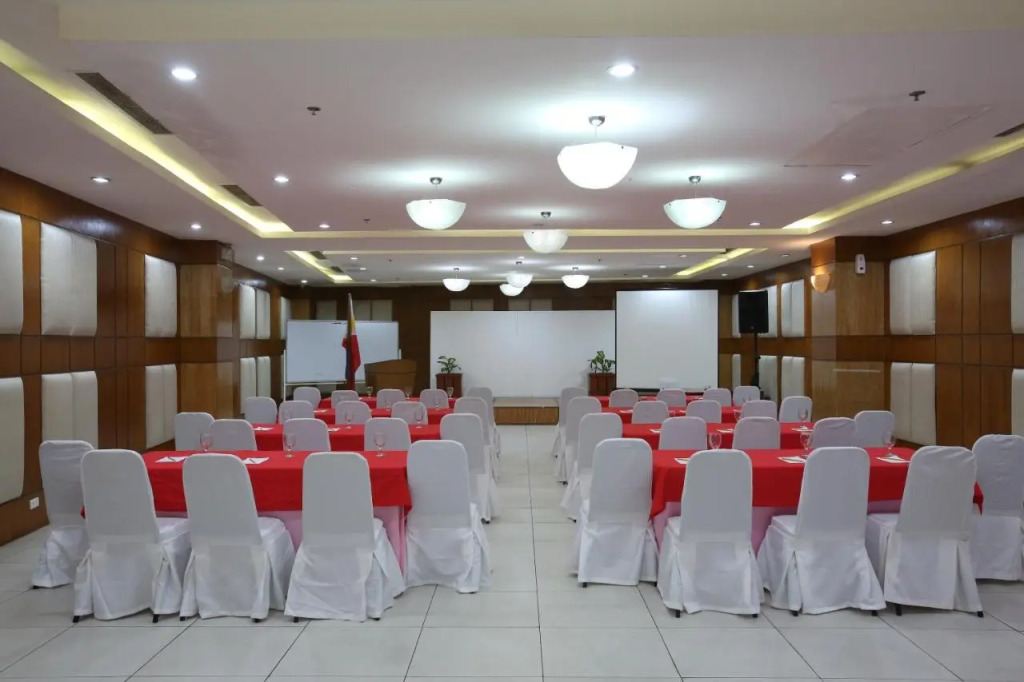 Crown Regency Hotel & Towers