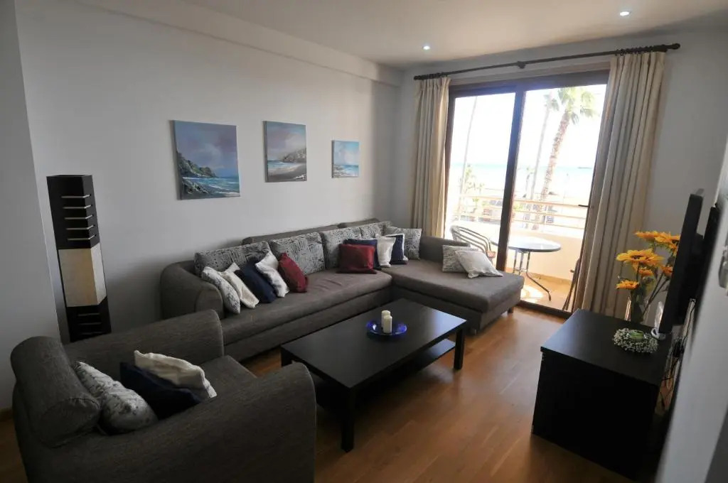 Ithaki Phinikoudes Apartment No. 102