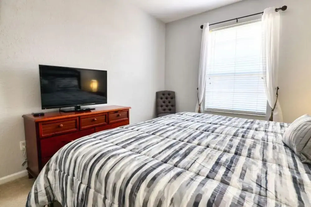 3 Bed Windsor Hills Condo Kids Themed Room Balcony