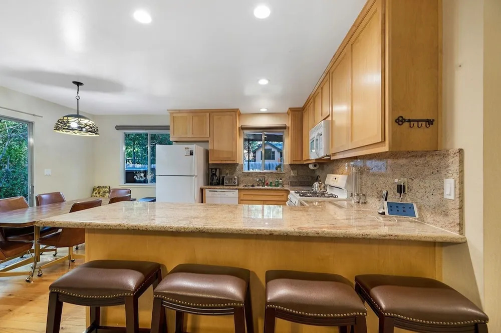 1622 Atroari St Home 3 Bedrooms 2 Bathrooms Home
