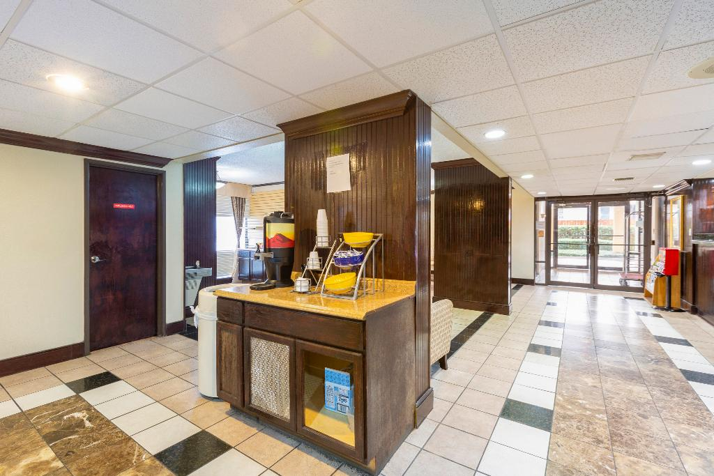 Motel 6 Baton Rouge East, LA I12