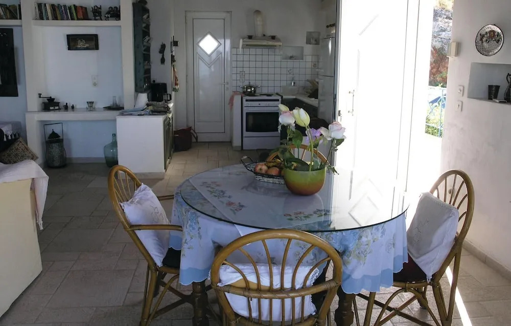 Amazing Home in Kitries Kalamata With Wifi and 2 Bedrooms