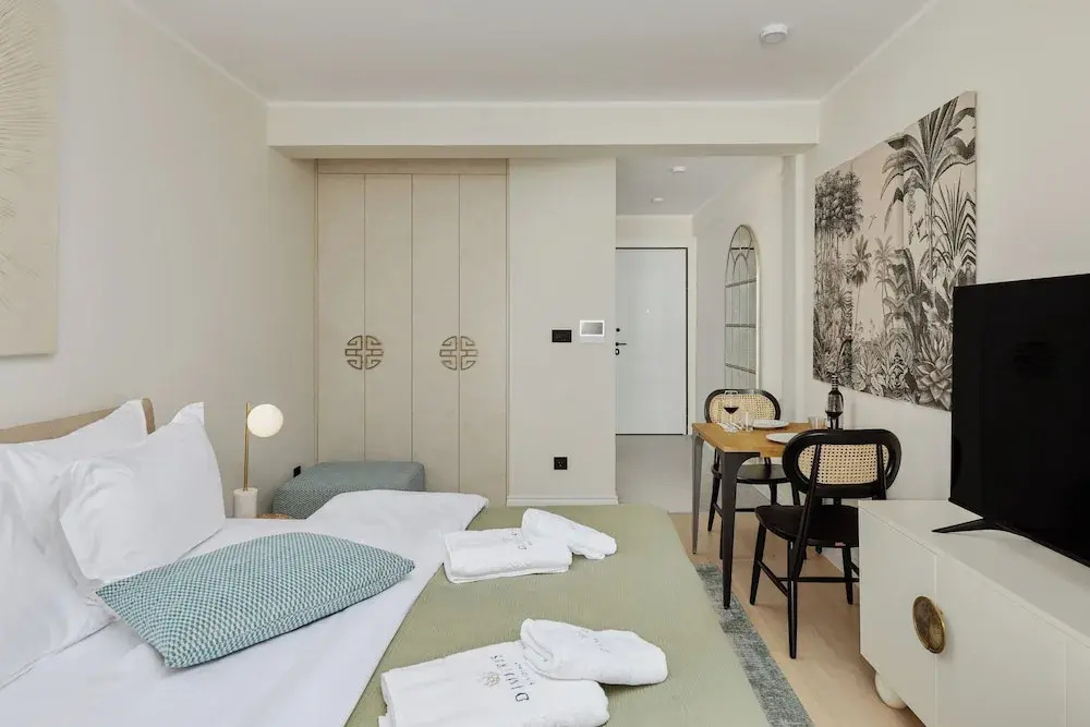 Dimitris Residence