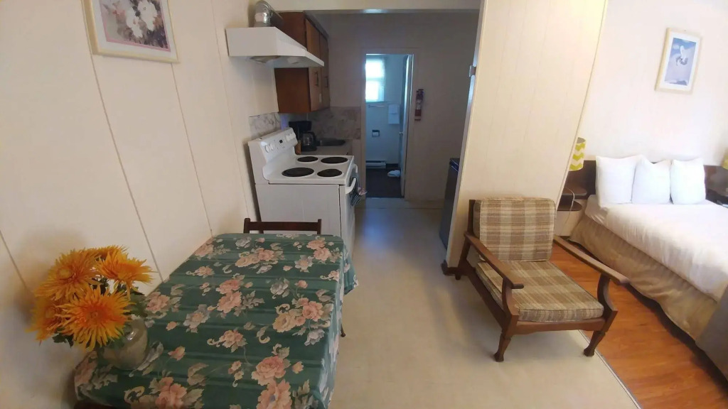 Cozy Court Motel