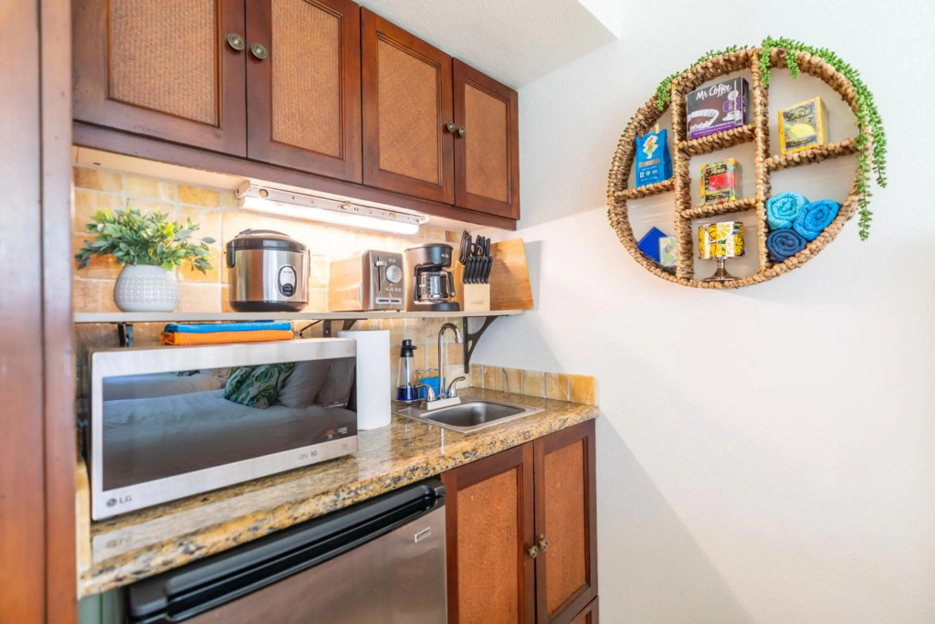 Islander Ground Floor Condo 1-Minute to Beach