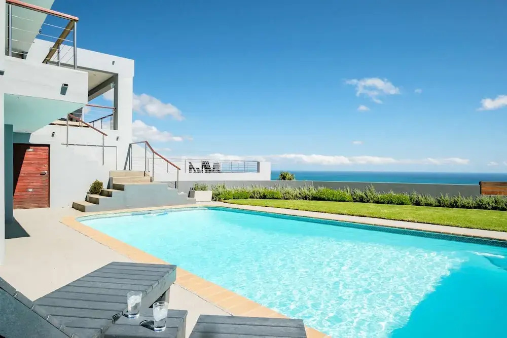 Refined Comfort and Scenic Beauty at Aviewor2