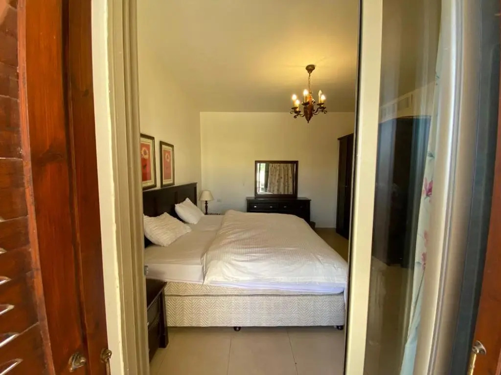 one bedroom apartments aqaba on 2 swimming pool Tala bay