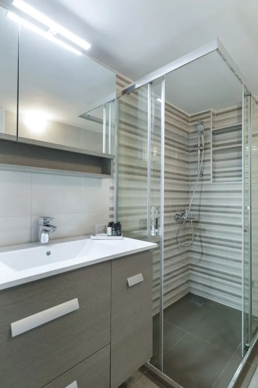 UPSTREET Urban 2BD Apartment in Koukaki