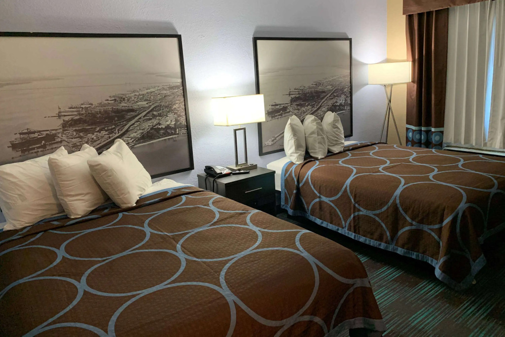 Super 8 by Wyndham Newport News
