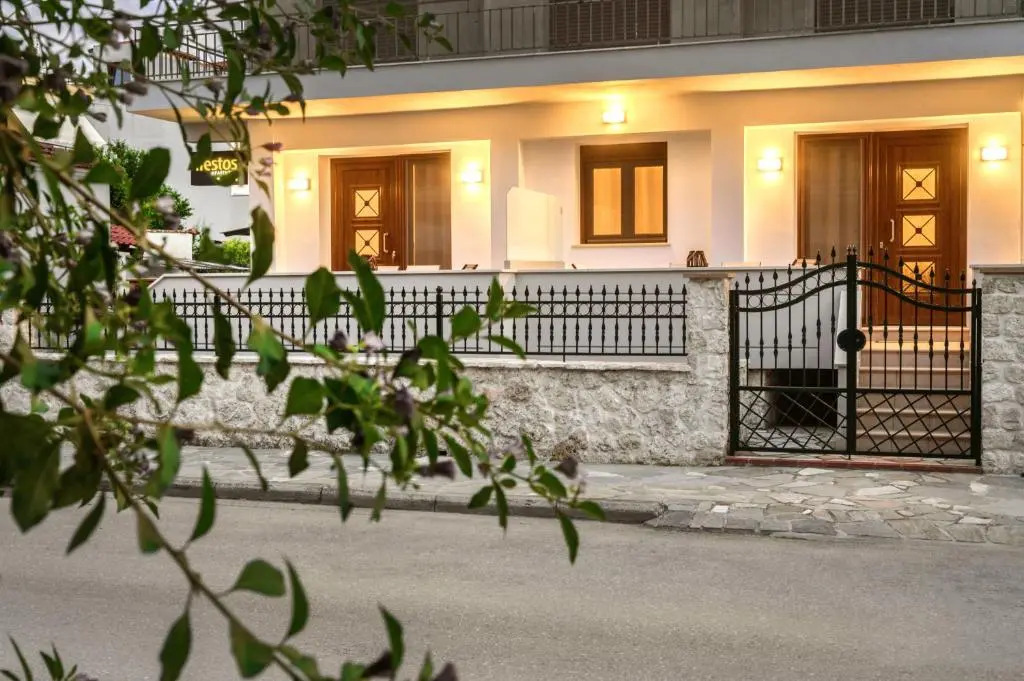 IFESTOS APARTMENTS
